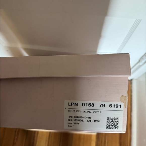 JustFab White Heeled Boots Elegant Style - Picture 2 of 2